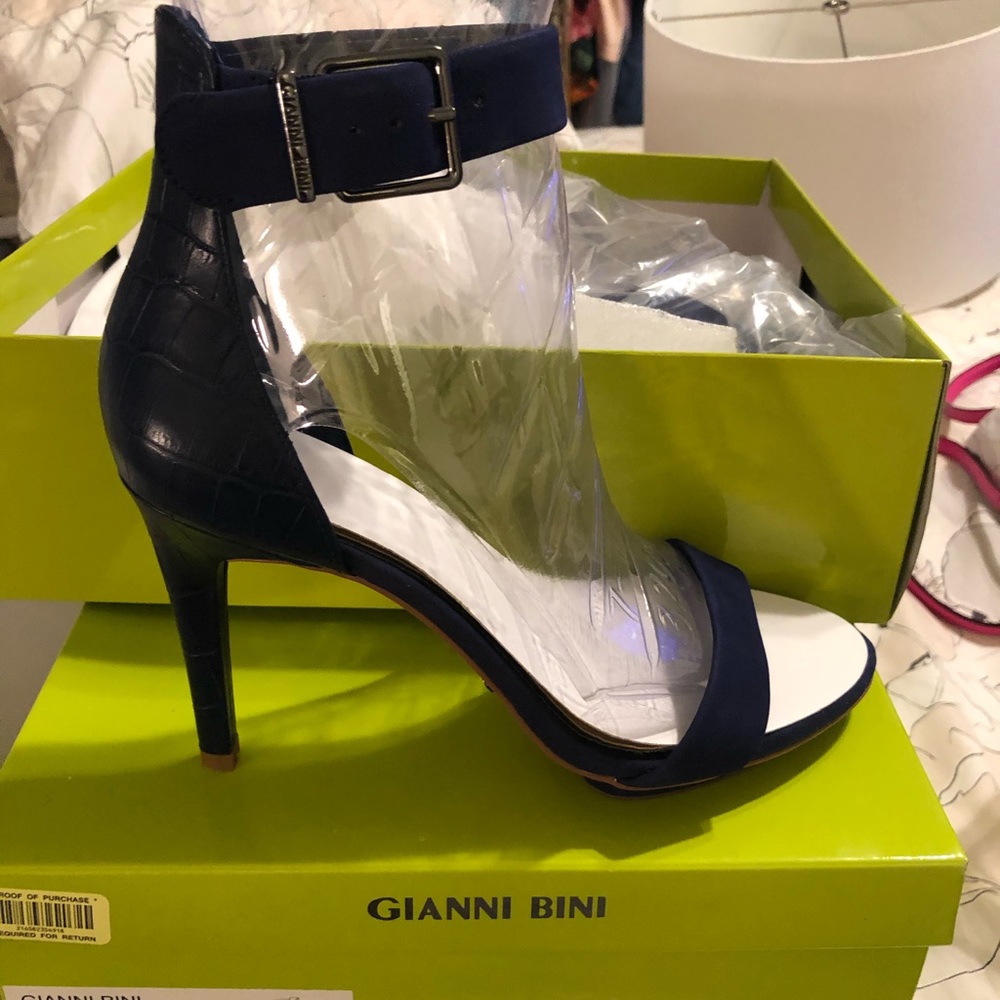 Gianni Bini Navy heels - Picture 4 of 5